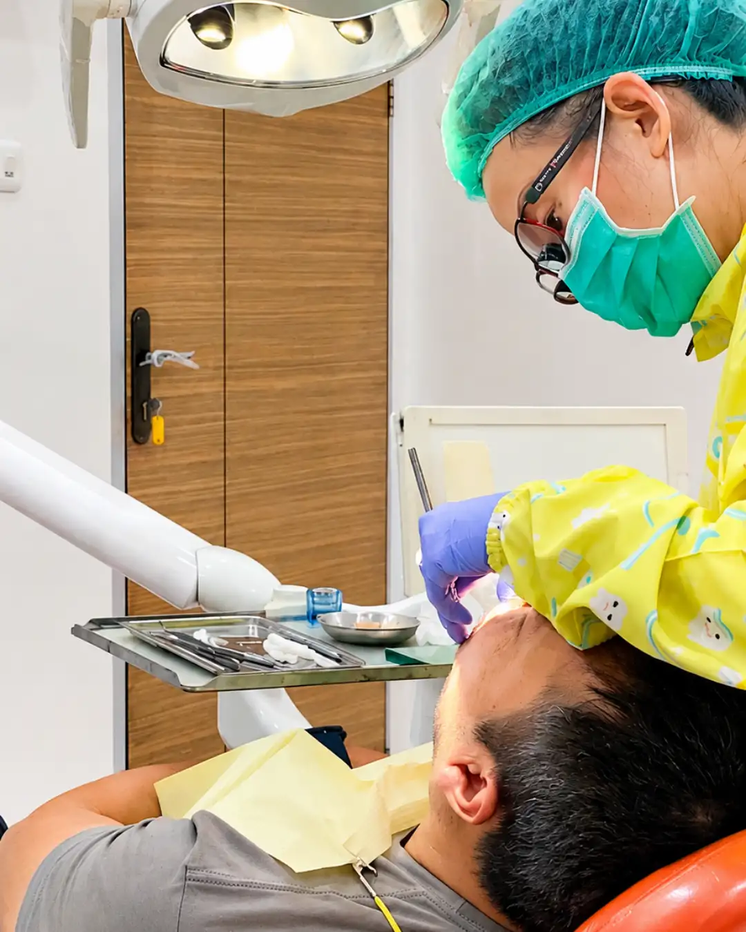 Gigi Sensitif: Apa Penyebabnya dan Kapan Perlu ke Dokter Gigi?